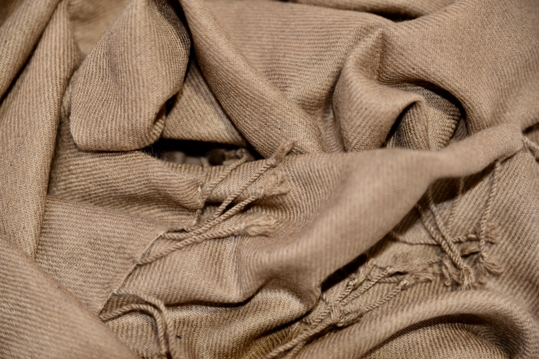 Cashmere scarf in beige - Counting Flowers